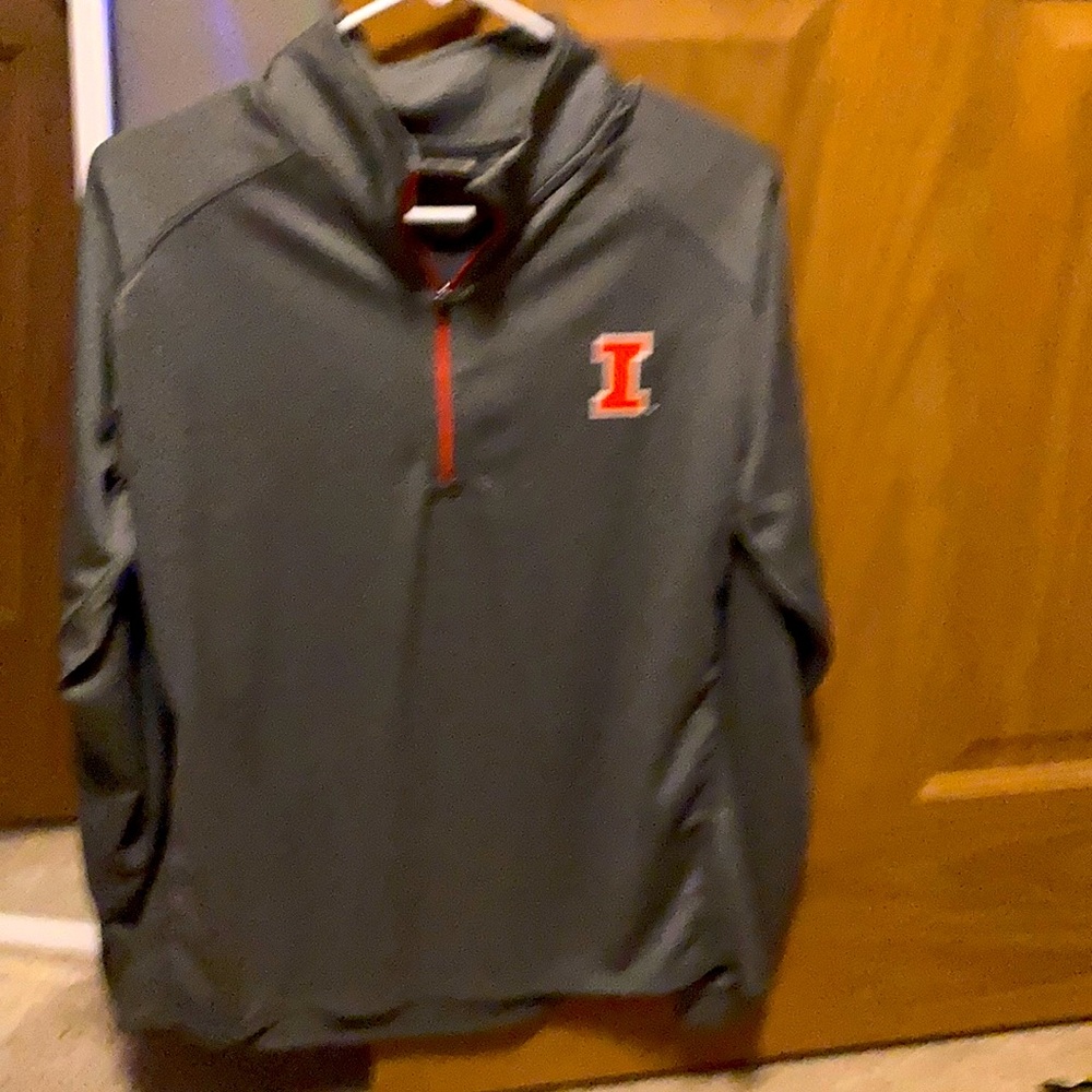 Women’s size large Illinois pullover